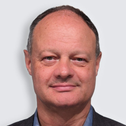 Porträt-Foto von Jörg Estel