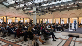 volles Publikum im Plenum des Treffpunkt Netze 2023