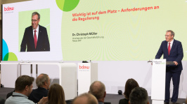 Dr. Christoph Müller hält einen Impulsvortrag auf dem Treffpunkt Netze 2023