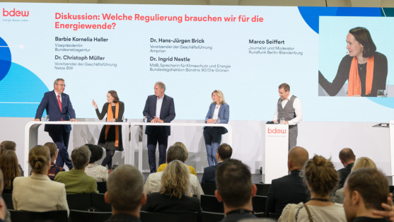 Podiumsdiskussion im Plenum des Treffpunkt Netze