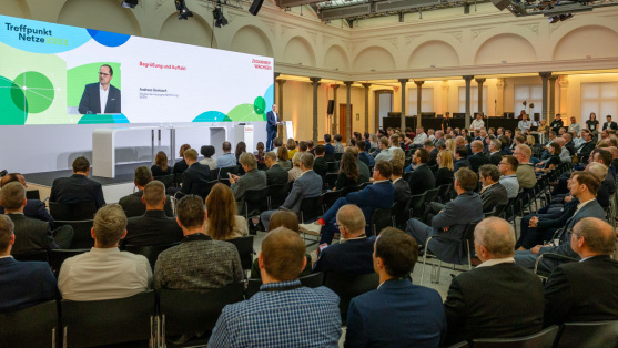Andrees Gentzsch hält die Eröffnungsrede auf dem Treffpunkt Netze 2023