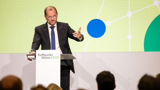 Stefan Kapferer hält einen Impulsvortrag auf dem Treffpunkt Netze 2023