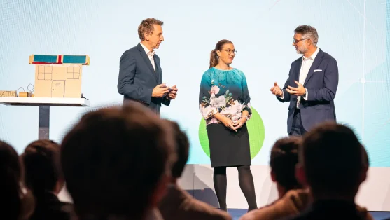 Foto einer Diskussionsrunde im Rahmen der Nachwuchsinitiative auf der Bühne des Treffpunkt Netze 2025